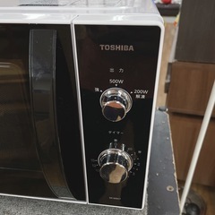 R522 ☀️ 2023年製の高年式！ TOSHIBA フラット電子レンジ （17L / ヘルツフリー）ER-WM17 ⭐ 動作確認済 ⭐ クリーニング済の画像