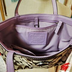 ∥COACH(コーチ) 上品なパープル隠しカラーのたっぷり収納ショルダーバッグ、いかがでしょうか？の画像