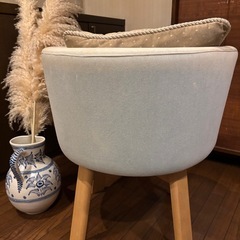 ジェニファーテイラー　クッション付き　椅子　淡い水色　無料❣️の画像