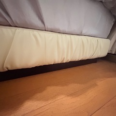 セミダブルレザーベッドフレームの画像