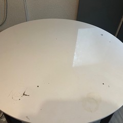 丸テーブルの画像