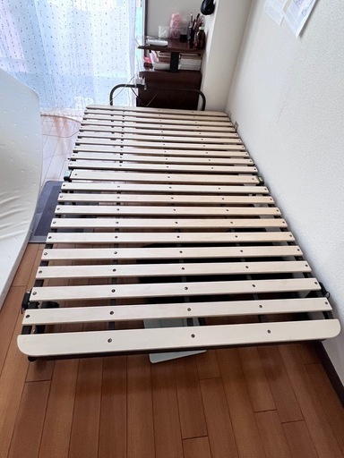 セミダブルベッド　semi double bed