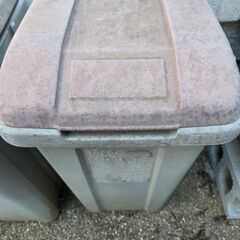 蓋つきゴミ箱の画像