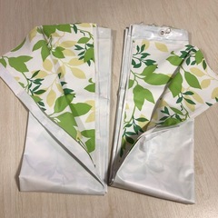 【美品】バスカーテン リーフ柄 130cm幅×178cm丈　２枚の画像