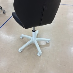 キャスター付きオフィスチェア2脚の画像