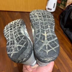 アシックス安全靴・26センチの画像
