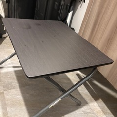 折りたたみテーブルの画像