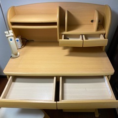あまり使用してません！勉強机の画像