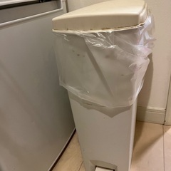 ゴミ箱の画像