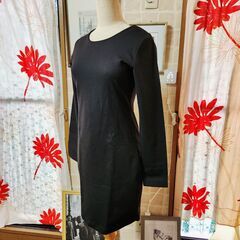 ZARA(ザラ) 長いお袖がお洒落感＆遊び心たっぷり。シンプルなのに可愛らしいワンピース、いかがでしょうか？の画像