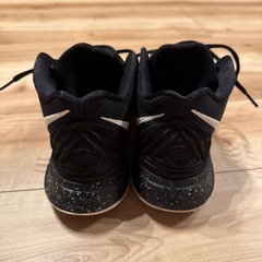 Kyrie 5 バッシュ 
スニーカーの画像