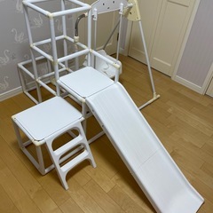 ジャングルジム　滑り台　ブランコ　鉄棒の画像
