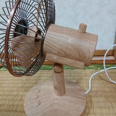 木製レトロデスクファン、扇風機の画像