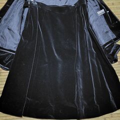 【まだ受付中・送付可能】中古美品 REGINA レジーナ ベルベット生地が豪華 フォーマルスーツ スカート ジャケット ブラック レディース (株)キング 早い者勝ちです✨✨の画像