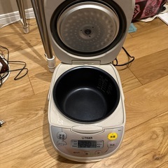 炊飯器 JBH-G100の画像