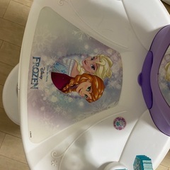アナと雪の女王デザインの子供用ドレッサーの画像