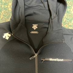 〈値札タグ有り〉DESCENTE フルジップパーカー、（おまけ）IGNIO長袖ジャージ　　の画像