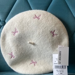 ZARAのシャツとForever21の帽子の画像