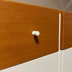 木目と白地のチェスト2個セットの画像