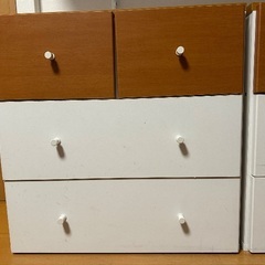 木目と白地のチェスト2個セットの画像