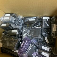 ACアダプターとケーブルの画像