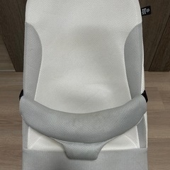 リッチェルのひんやりしないおふろマットと西松屋のバウンサーの画像