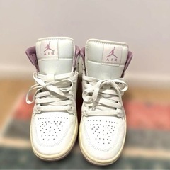 Nike Air Jordan 1 mid ホワイト/パープルの画像