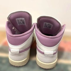Nike Air Jordan 1 mid ホワイト/パープルの画像