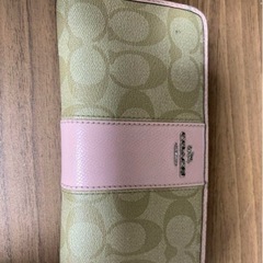 コーチアウトレットのバッグと財布の画像