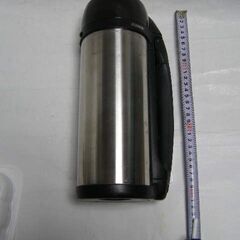 zojirushi 象印マホービン　SBS-17 1・67L ９４５０４３ 使用中品押しボタン式の蓋を持つステンレス製魔法瓶ポット。の画像