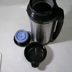 zojirushi 象印マホービン　SBS-17 1・67L ９４５０４３ 使用中品押しボタン式の蓋を持つステンレス製魔法瓶ポット。の画像