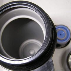 zojirushi 象印マホービン　SBS-17 1・67L ９４５０４３ 使用中品押しボタン式の蓋を持つステンレス製魔法瓶ポット。の画像