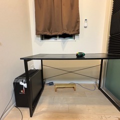 ゲーミングデスクの画像