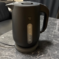 ソファ　テーブル　ティファールポットの画像