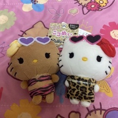 新品 ニコぬいキーホルダー HELLO KITTY 日焼けキティの画像