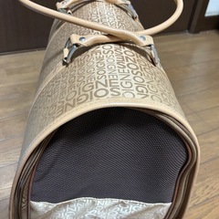 小型犬のキャリーバッグ、クレートの画像