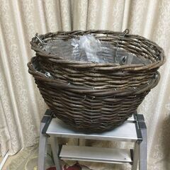 吊り下げプランター２個の画像