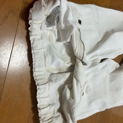 ホワイトジーンズ　サイズ150 ウエストアジャスター付きの画像
