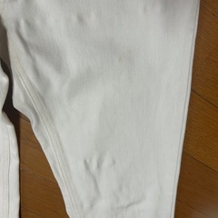 ホワイトジーンズ　サイズ150 ウエストアジャスター付きの画像