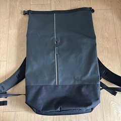 Helly Hansen ブラック リュック ロールトップの画像
