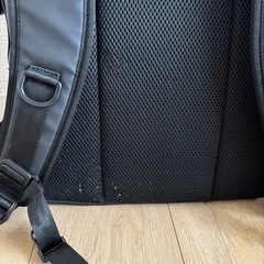 Helly Hansen ブラック リュック ロールトップの画像
