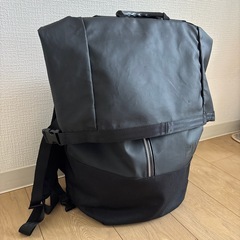Helly Hansen ブラック リュック ロールトップの画像