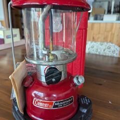 コールマン保冷ボックスとランタン中古品の画像