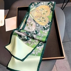スカーフ シルク調 ボタニカル柄 グリーン エレガント、バックアクセサリーの画像