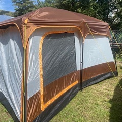 家族用大型テント、部屋が二つに分けれているタイプの画像