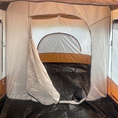 家族用大型テント、部屋が二つに分けれているタイプの画像