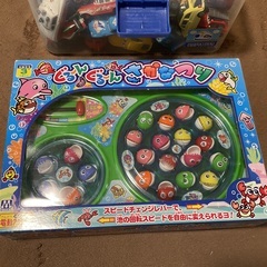 子供用のミニカー２０台以上と釣りゲームです。の画像