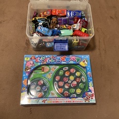 子供用のミニカー２０台以上と釣りゲームです。の画像