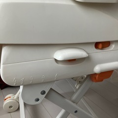 combi ハイローチェアの画像