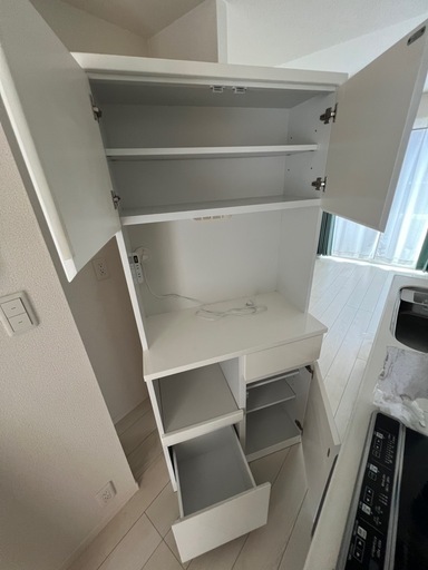 コンセント付き食器棚